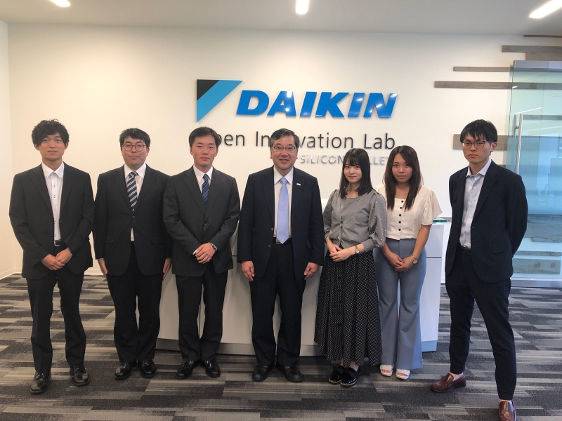 五神総長(当時)のUGIP視察の様子