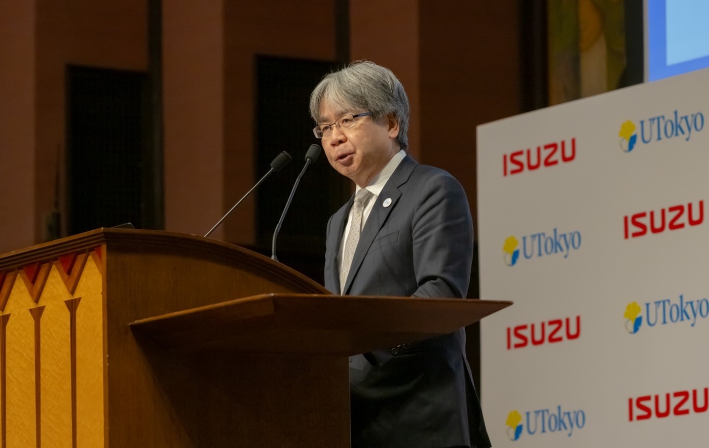 トランスポートイノベーション研究センター設立の意義を語る加藤研究科長