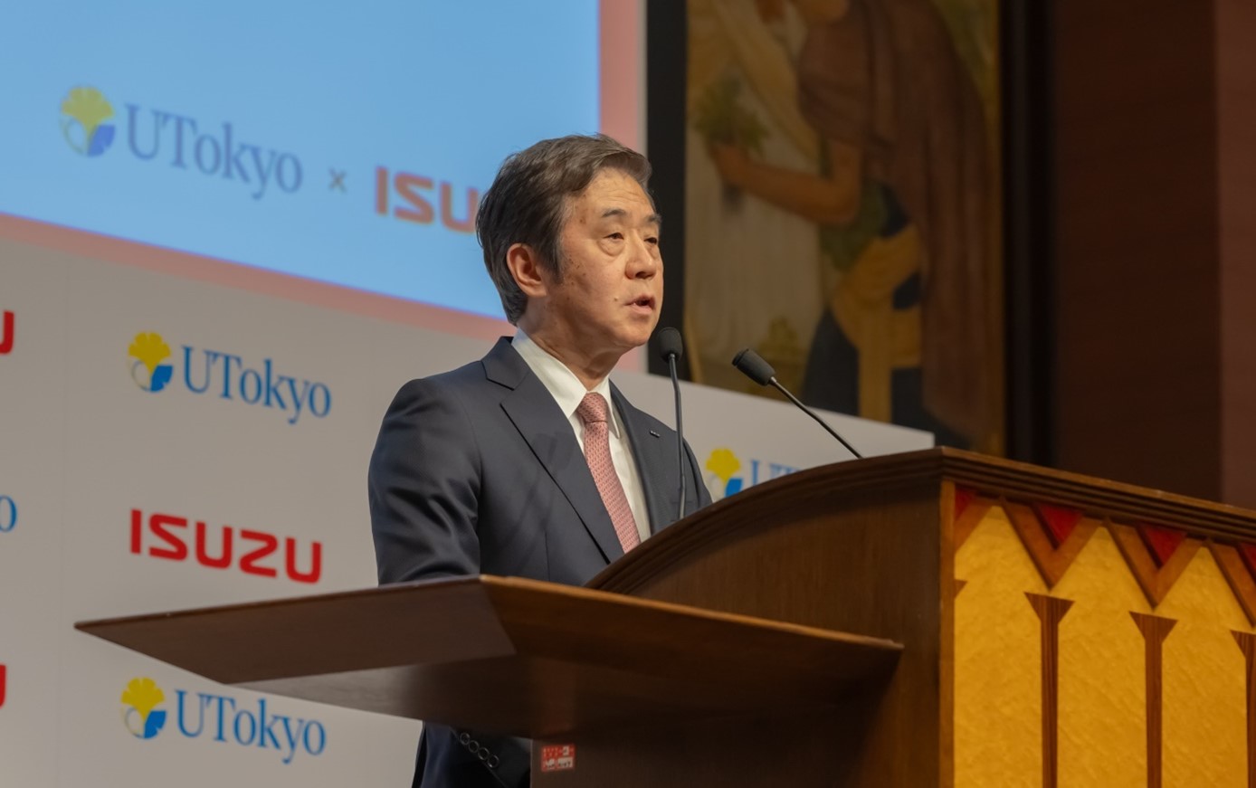 Chairman and CEO Katayama making a speech