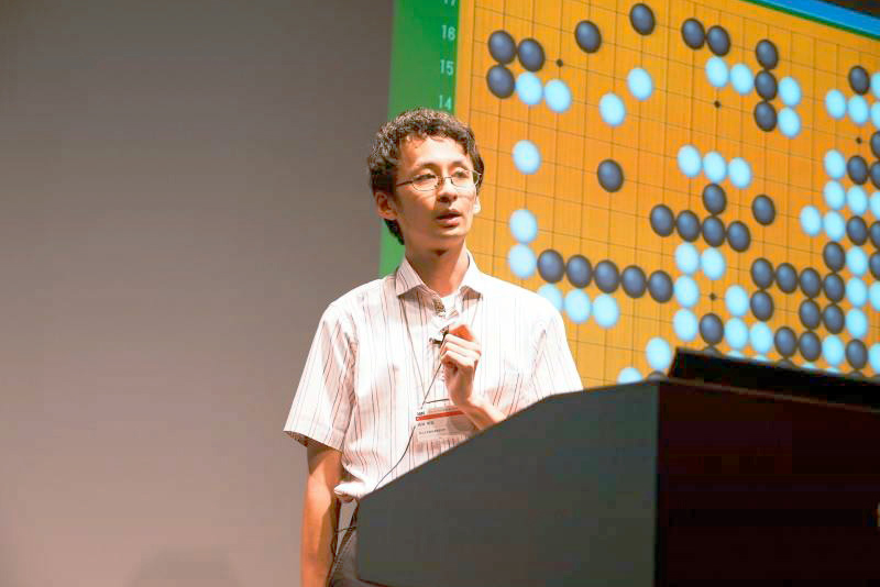 ソフトウェア系の学会で講演する森畑先生