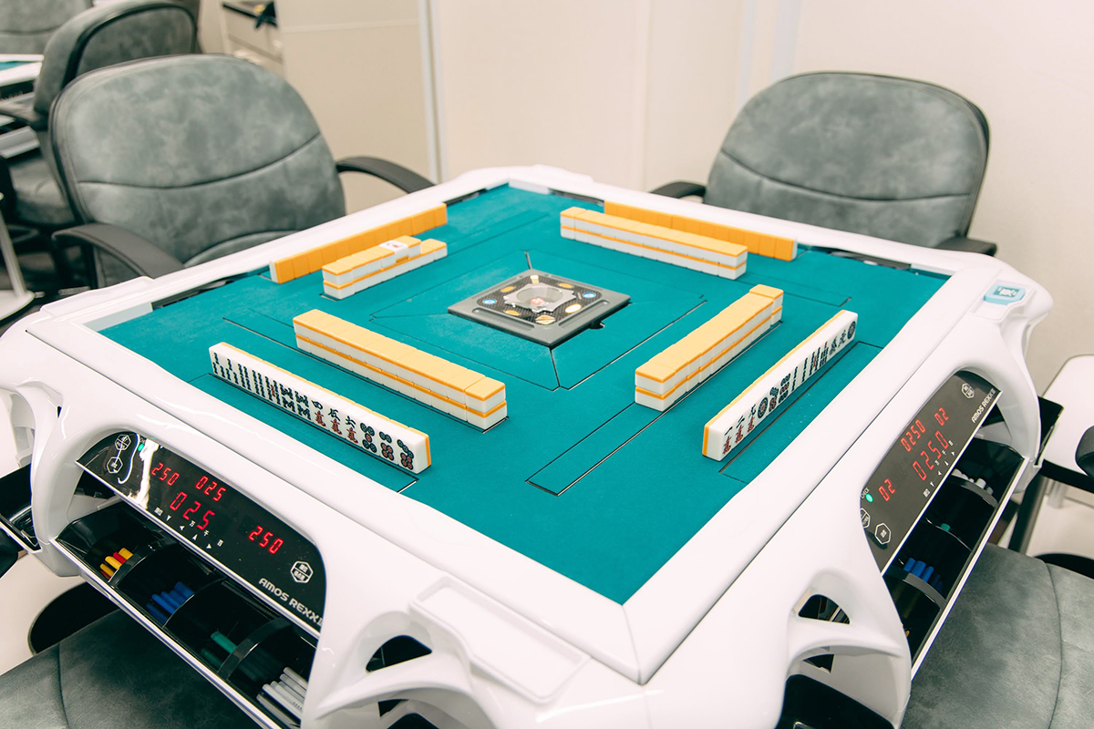 全自動麻雀卓「AMOS REXX III」