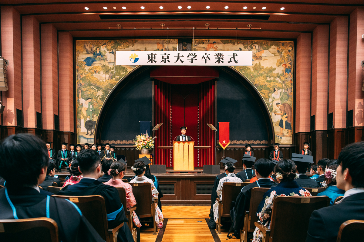 卒業式の全体写真