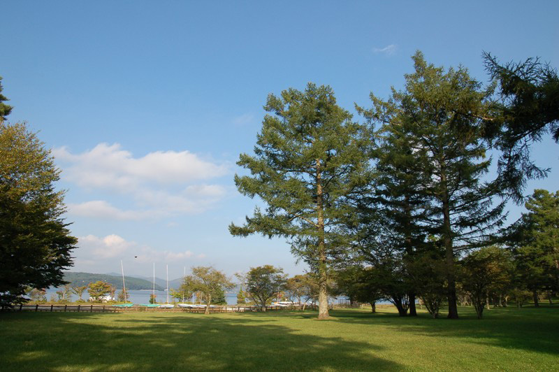 Photo 10: The Lakeside Plaza on the shores of Lake Yamanaka. Forest Therapy Research Institute. © The University of Tokyo Forests.