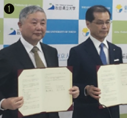 ❶協定書を交わす福田氏（左）と相原氏（右）